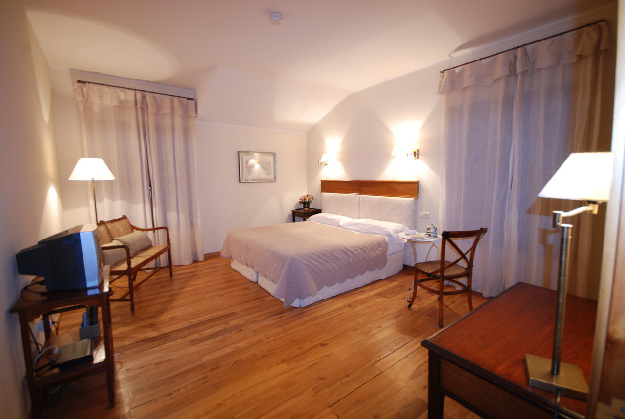 Hotel Del Verde Al Amarillo Penasrubias de Piron 外观 照片